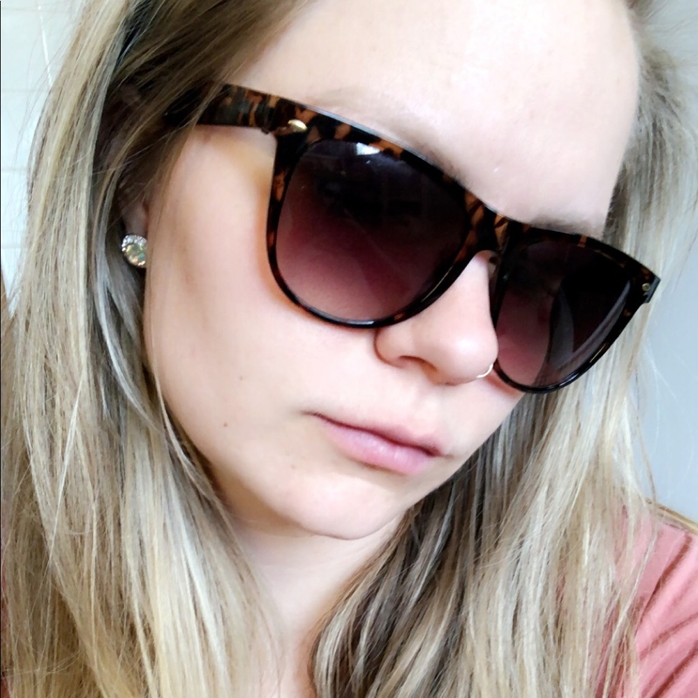 Tortoise Shell Sunnies
